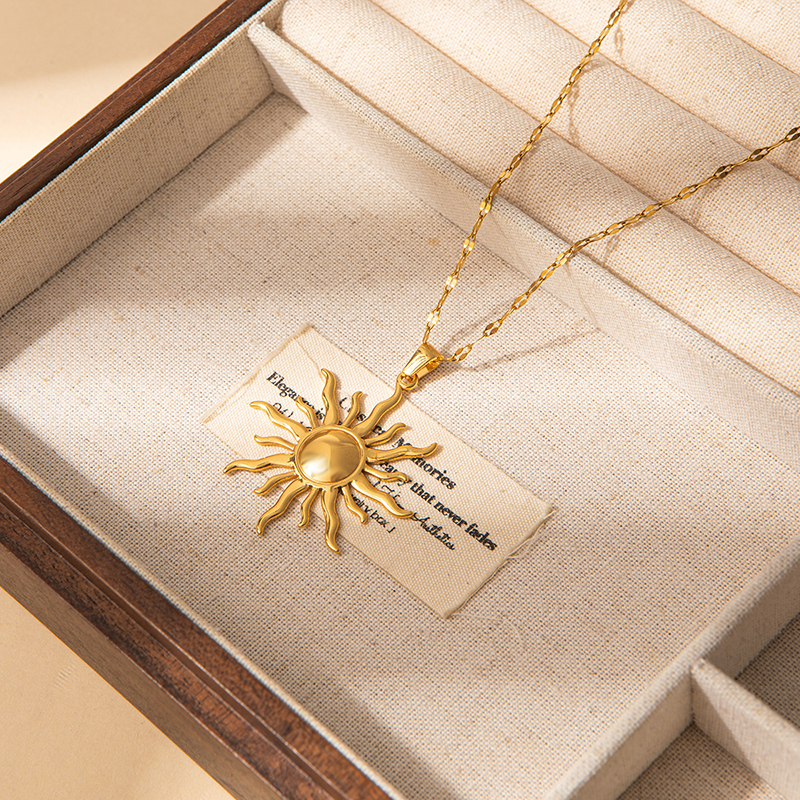 Modern Muse Necklace