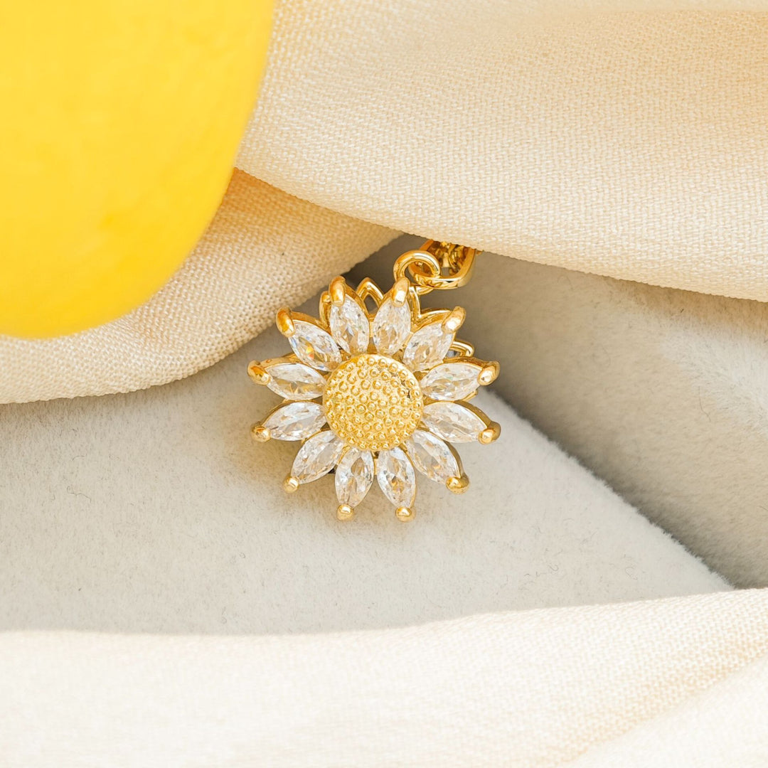 Cubic Zirconia Daisy Necklace