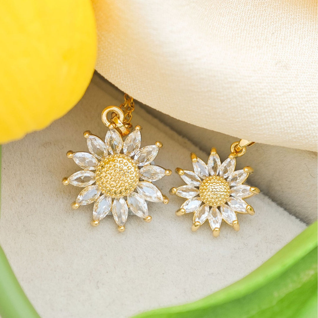 Cubic Zirconia Daisy Necklace