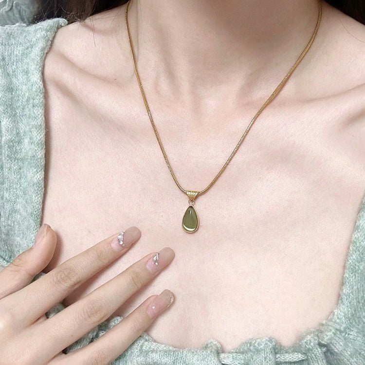 Gold Teardrop Pendant Necklace