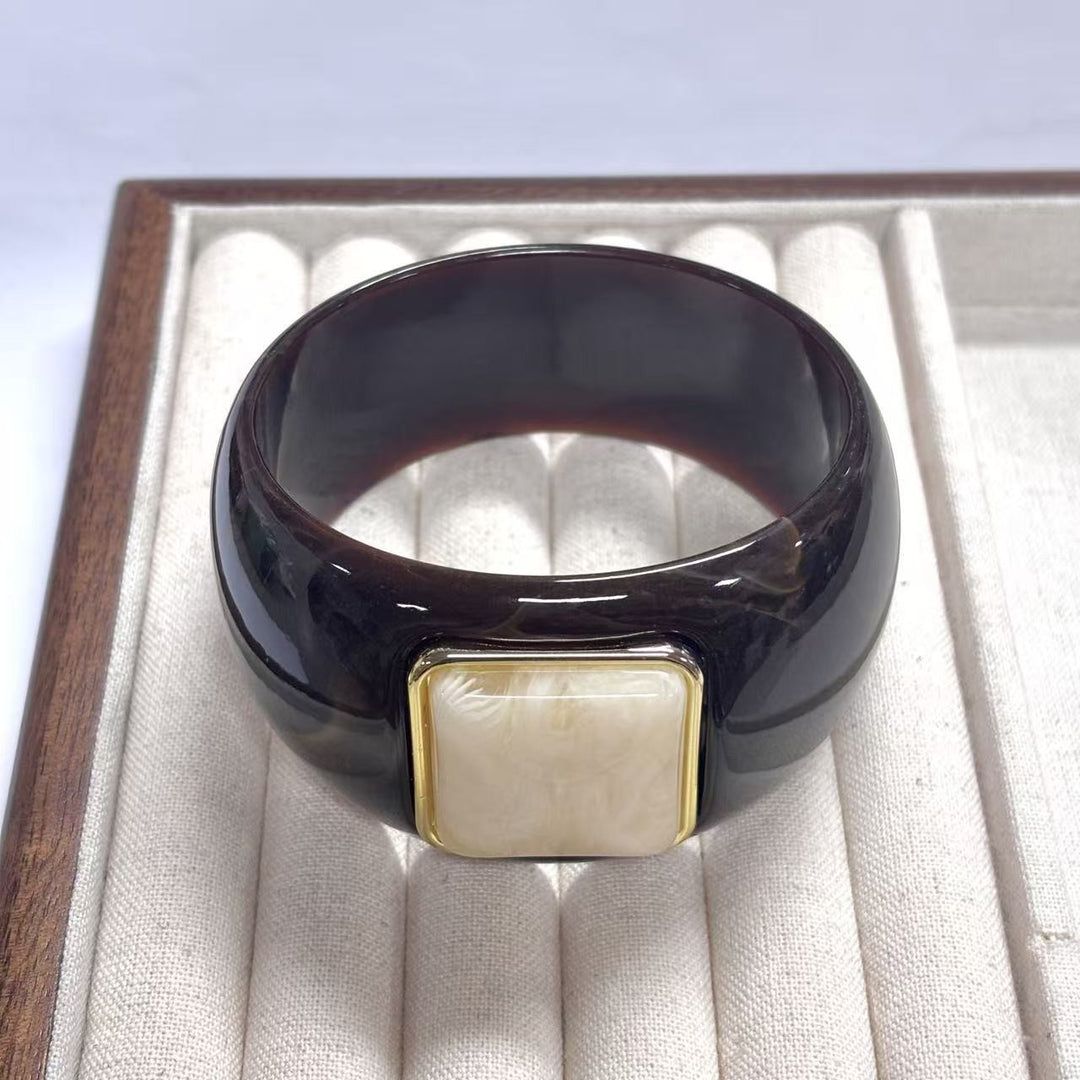 Retro Resin Bangle