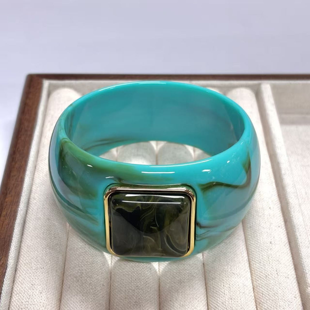 Retro Resin Bangle