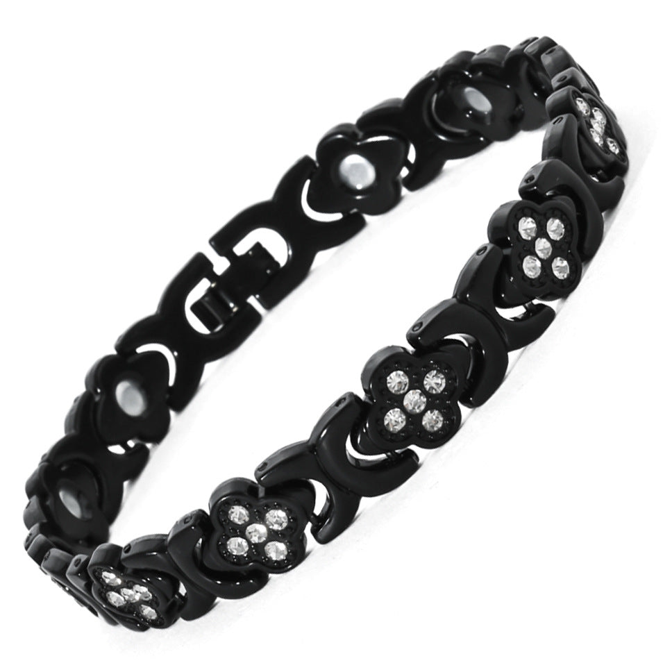 Four-Leaf Clover Zircon Bracelet