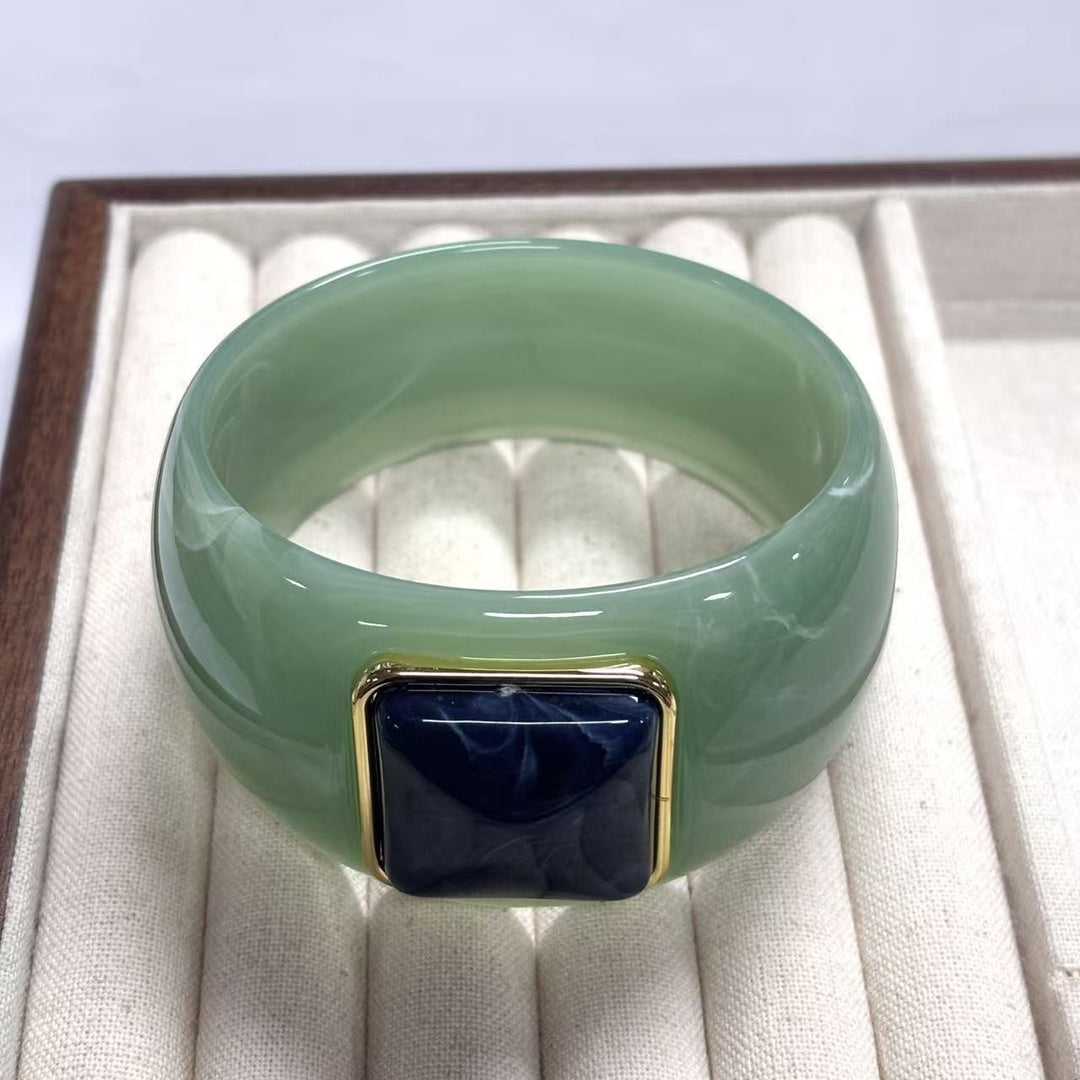 Retro Resin Bangle