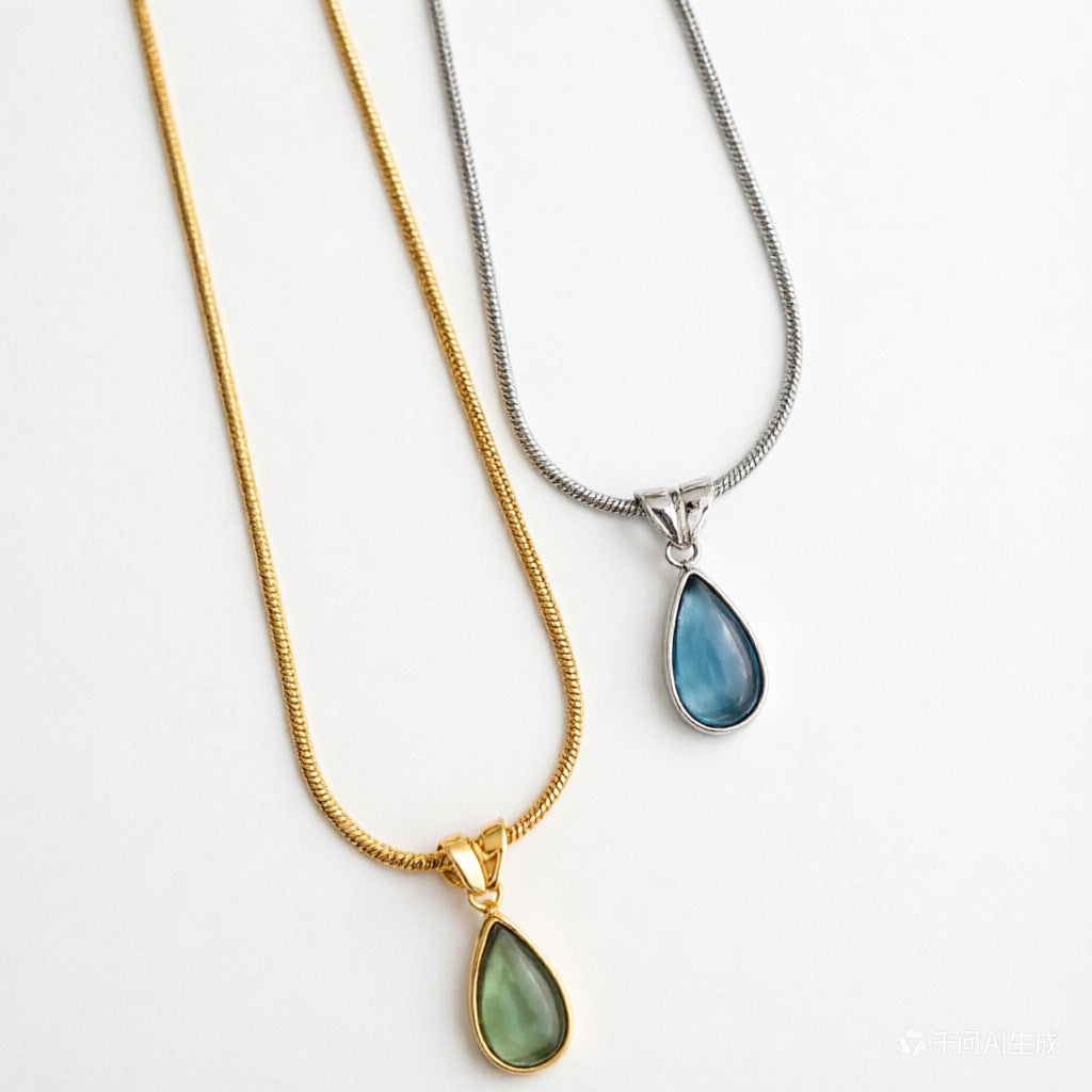 Gold Teardrop Pendant Necklace