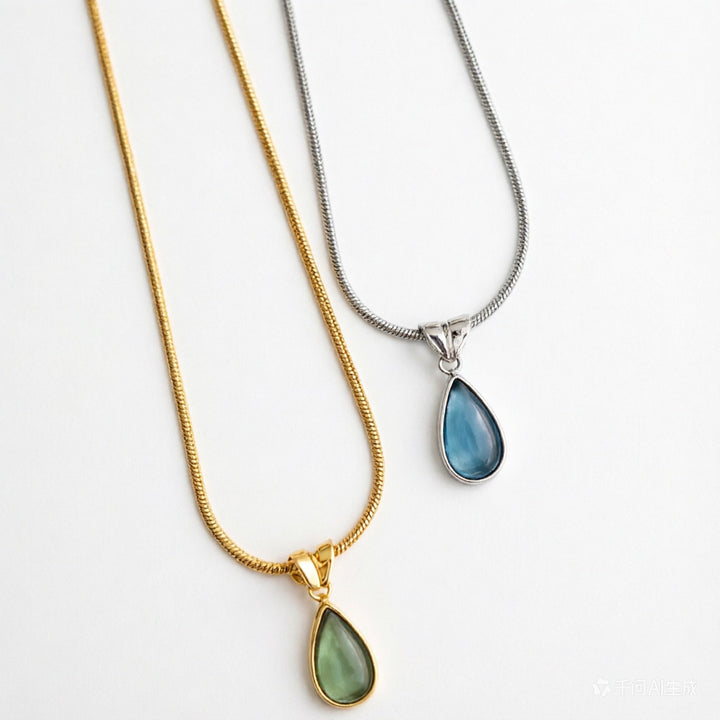 Gold Teardrop Pendant Necklace