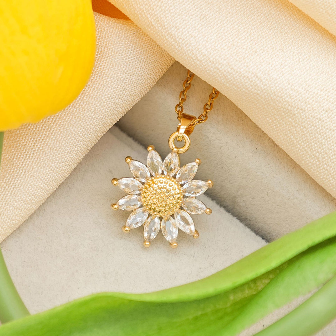 Cubic Zirconia Daisy Necklace