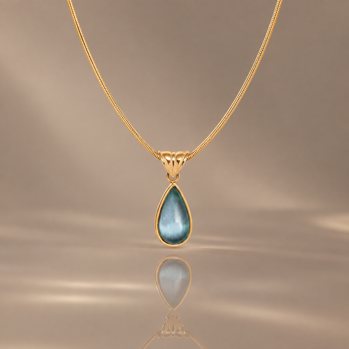 Gold Teardrop Pendant Necklace
