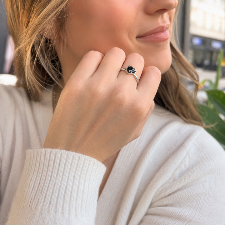 Black Heart Wave Ring