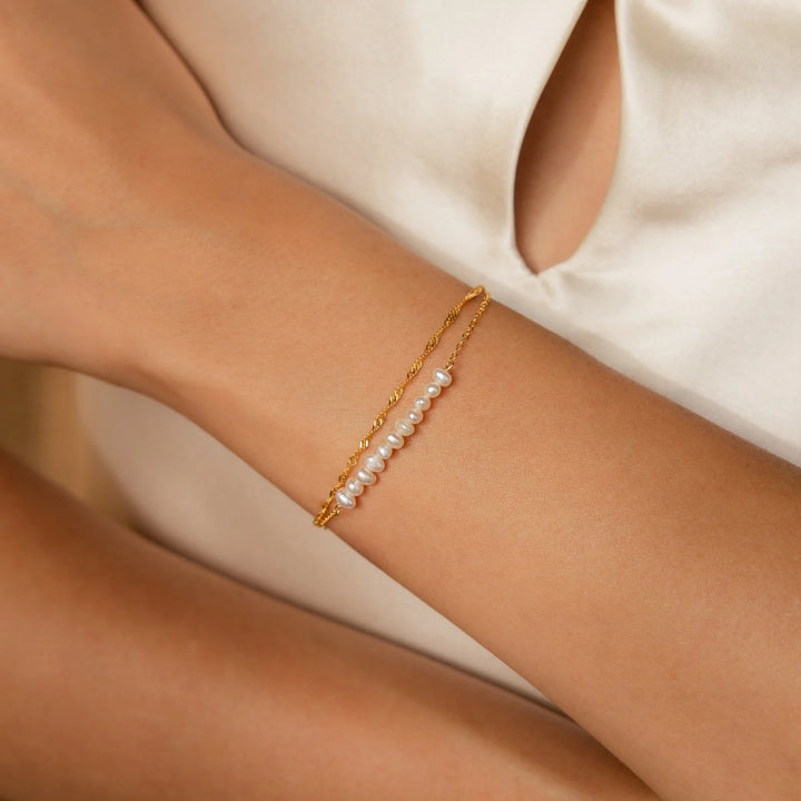 Pearl Layer Minimal Bracelet